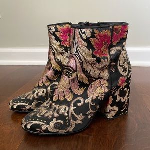 SAM EDELMAN BOOTIES.